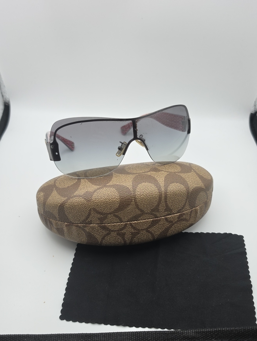 Coach Signiture Red Monogram Visor Oversized Black Women's Sunnies (GOOD/FAIR)✨️
